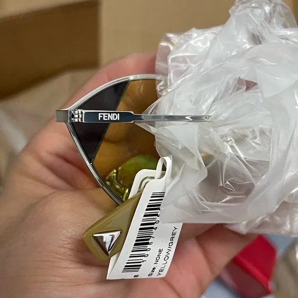 NIB Women’s One Size (51mm) Fendi Cat Eye Frame Sunglasses 100% UV Protection - Picture 10 of 15